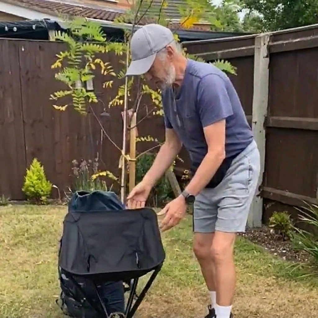 Sebastian R. baut den WAYRO HORIZON im Garten auf